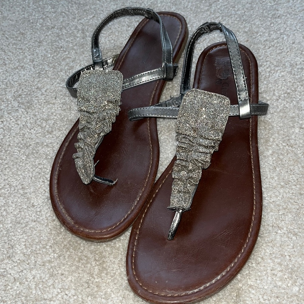⚠️Ruffle embellishment sandal